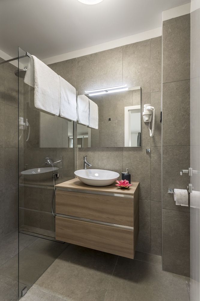 2nightStudios Apartment, Pool Access 9