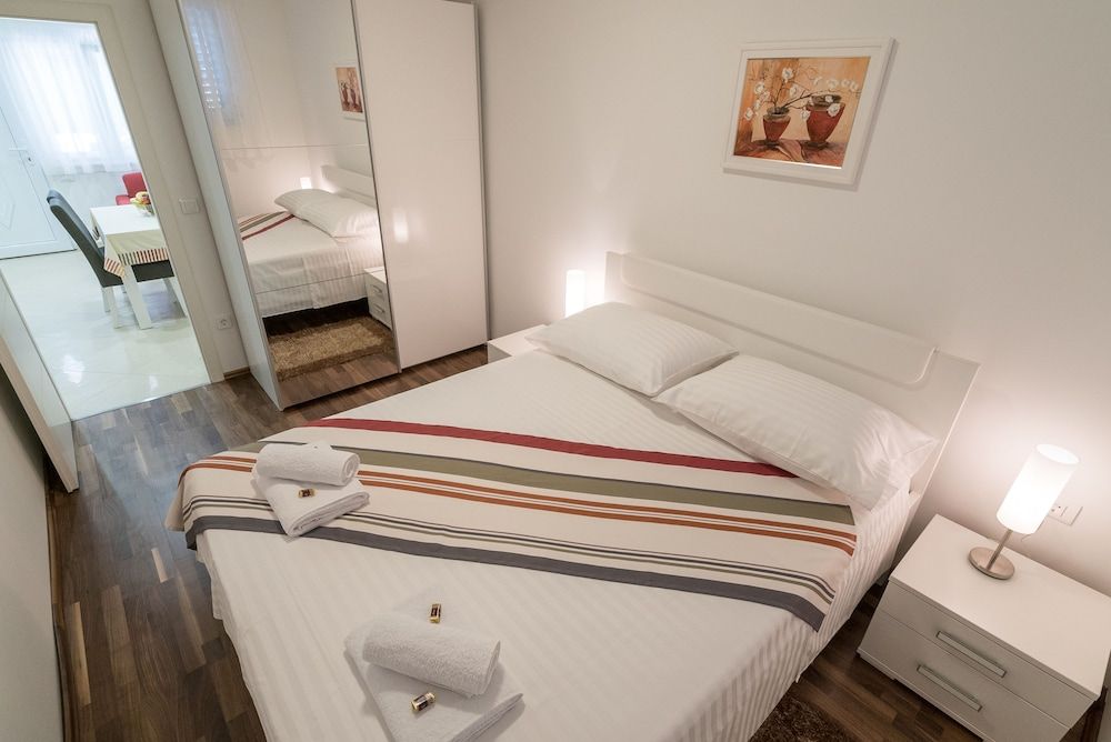 Drop In Split Suites Premium Apartment 4
