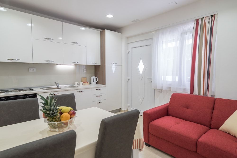 Drop In Split Suites Premium Apartment 6