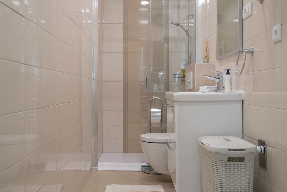 Drop In Split Suites Premium Apartment 8