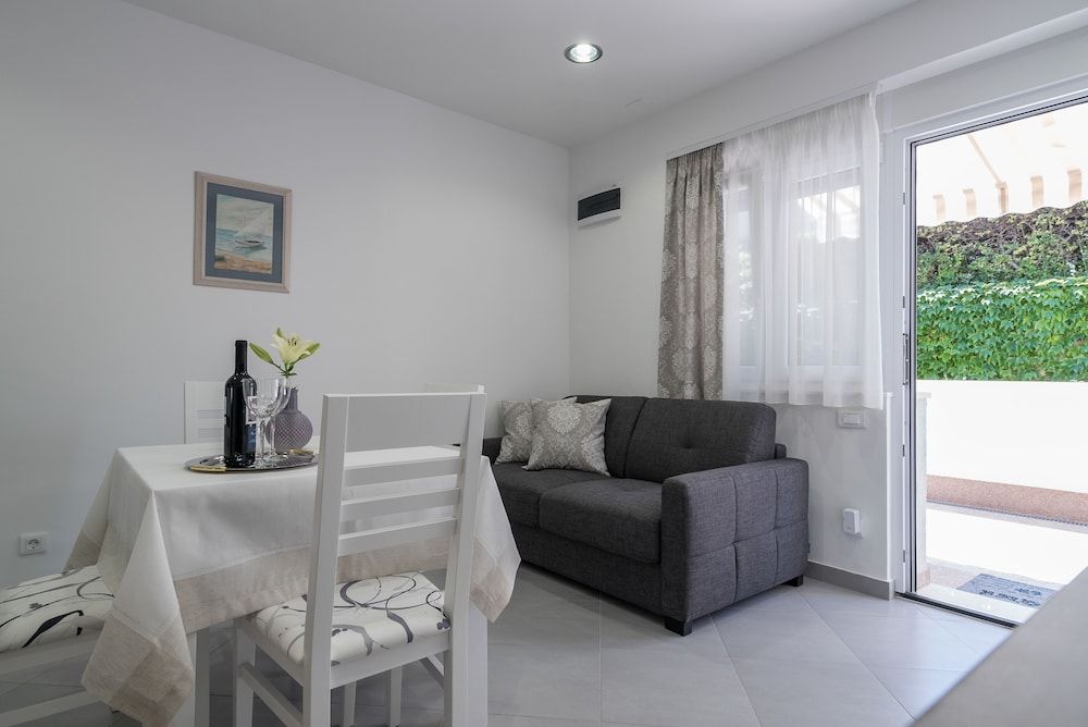 Drop In Split Suites Superior Apartment 11