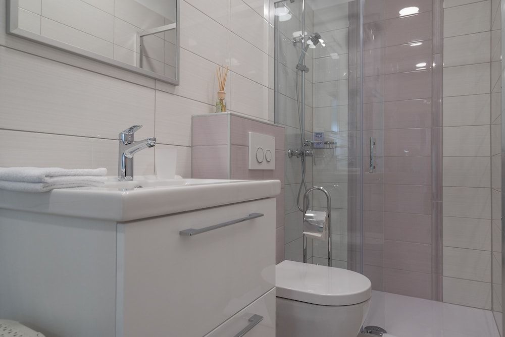 Drop In Split Suites Superior Apartment 13