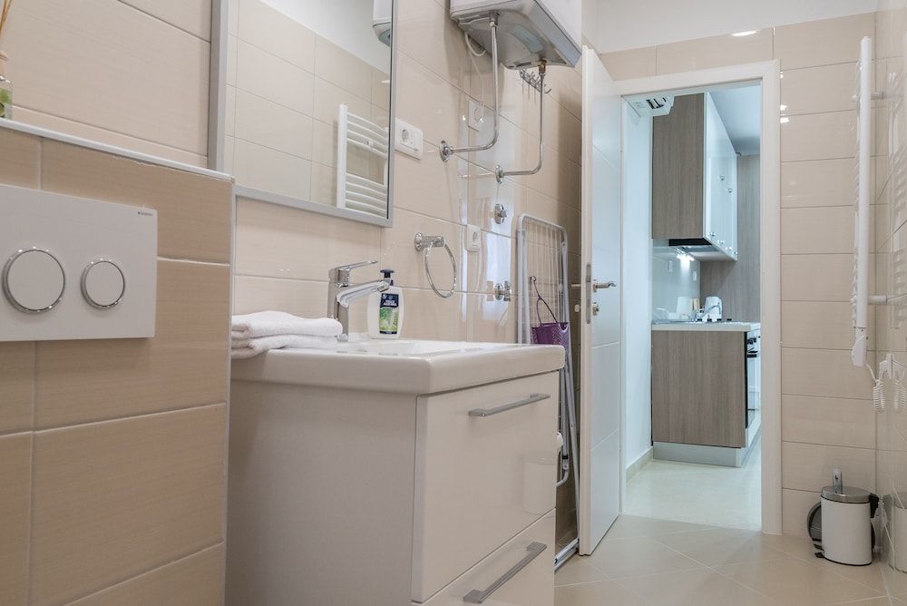 Drop In Split Suites Premium Apartment 9