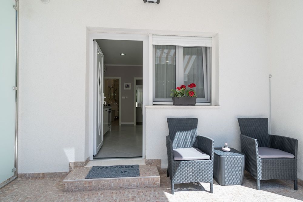 Drop In Split Suites Superior Apartment 12