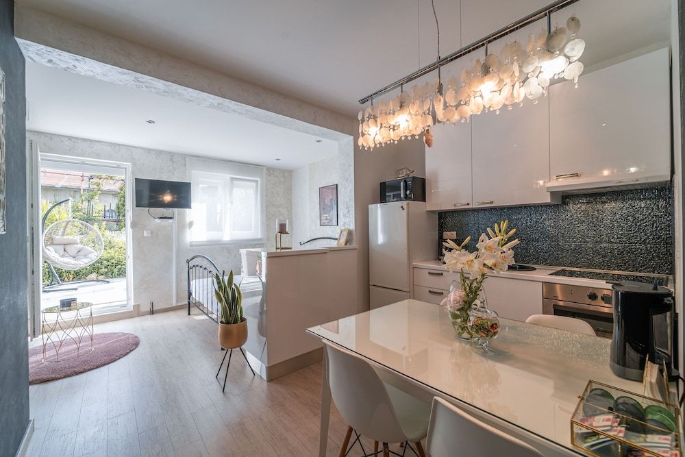 undefined Studio Apartment with garden 9