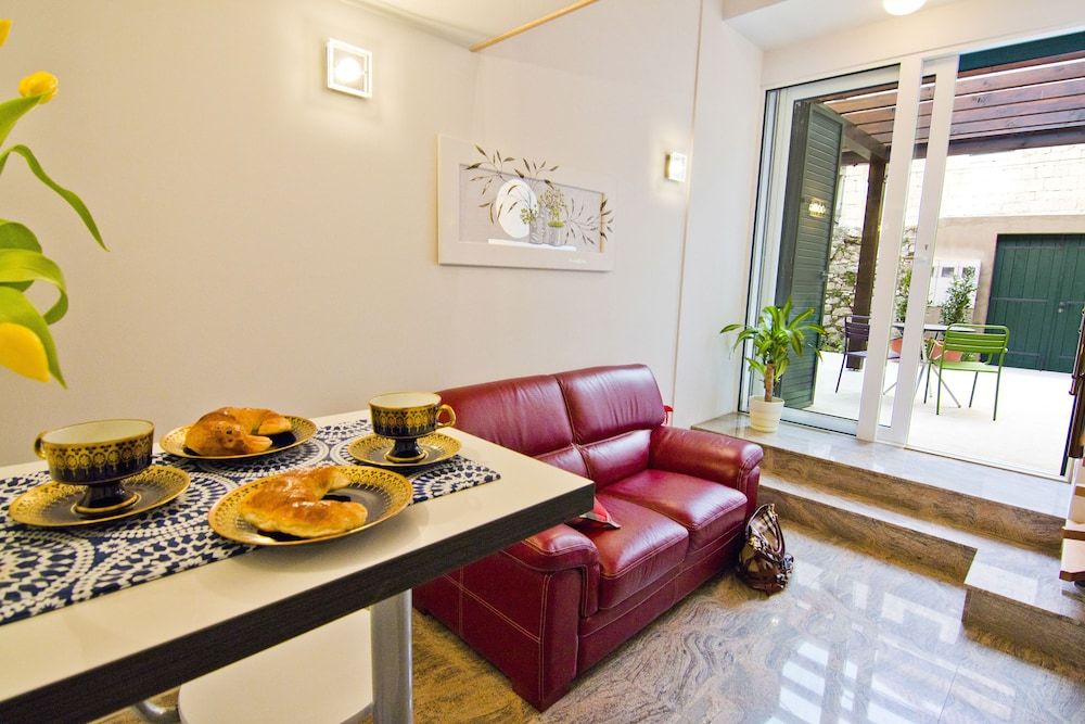 Veig Palace City Studio, 1 Queen Bed, Garden View (1) 15