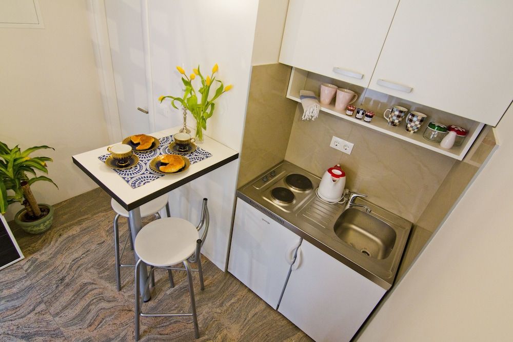 Veig Palace City Studio, 1 Queen Bed, Garden View (1) 8