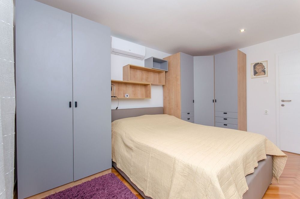 undefined Apartment Sunny 7