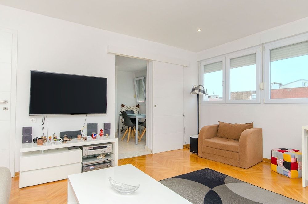 undefined Apartment Sunny 10