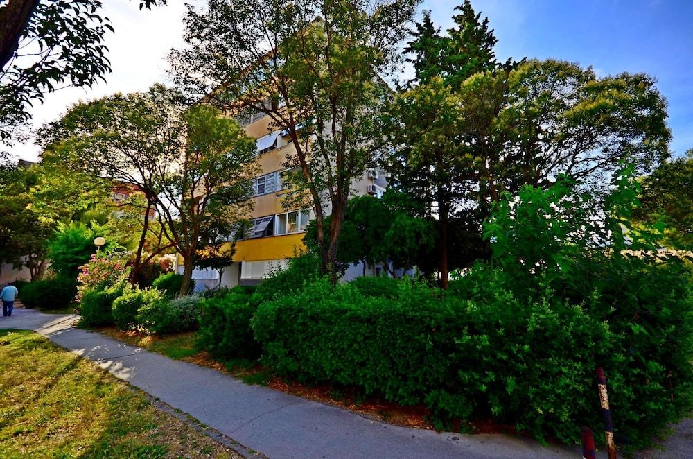 undefined Apartment Sunny 2