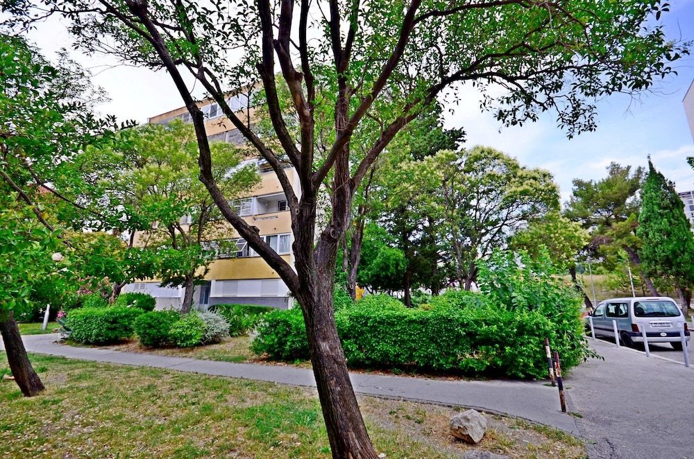 undefined Apartment Sunny 4