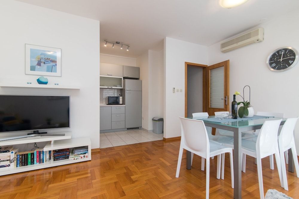 undefined Apartment Mirela 9