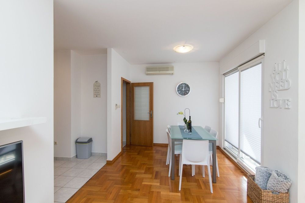 undefined Apartment Mirela 8