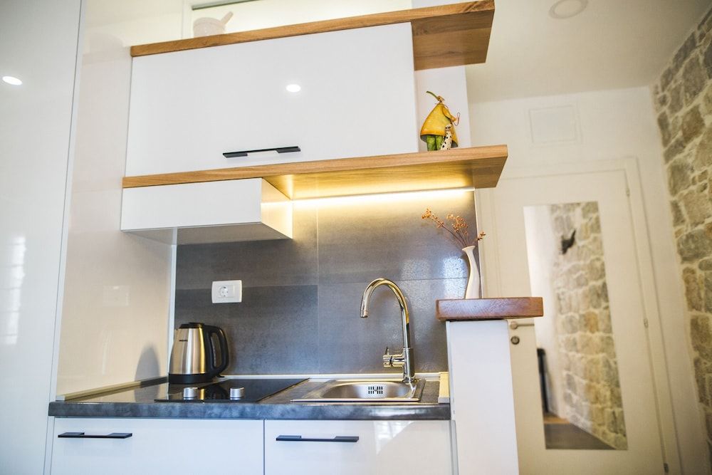 Sir George Luxury Suites Apartment, Balcony 9