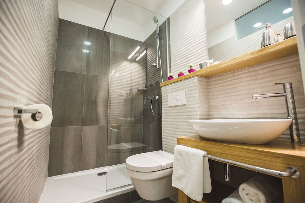 Sir George Luxury Suites Apartment, Balcony 13