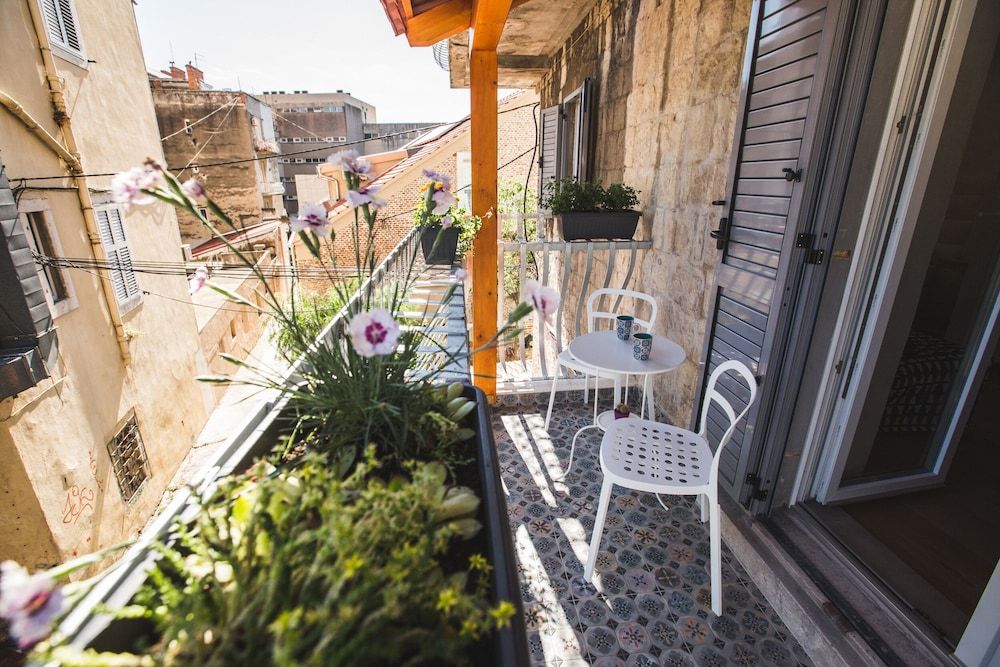 Sir George Luxury Suites Apartment, Balcony 16