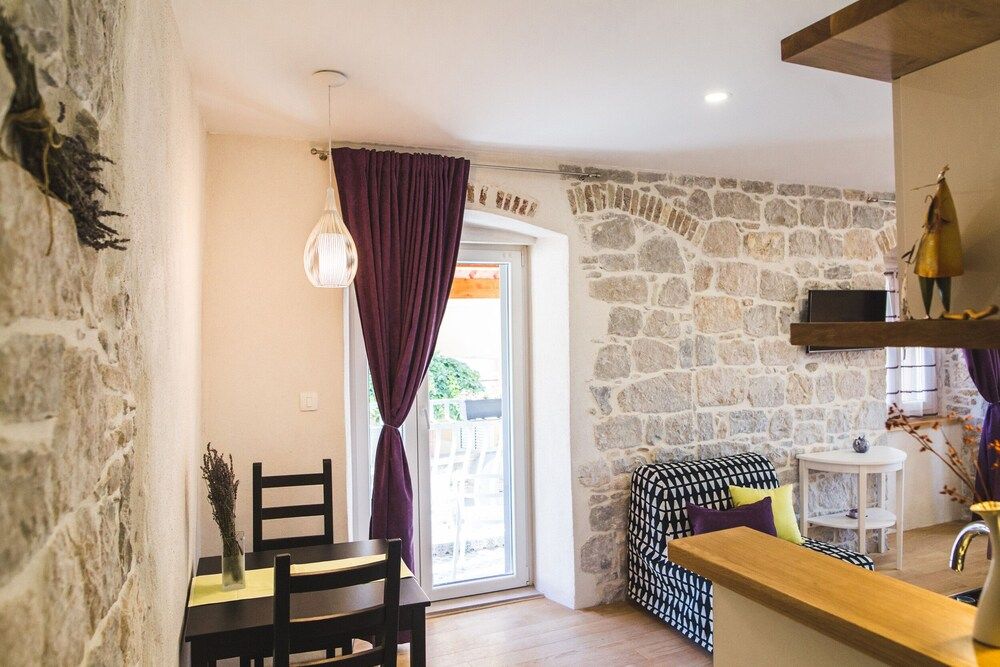 Sir George Luxury Suites Apartment, Balcony 10