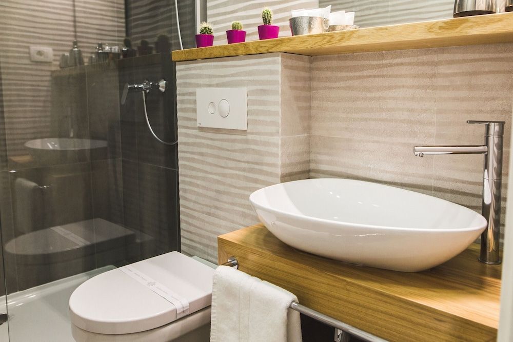 Sir George Luxury Suites Apartment, Balcony 14