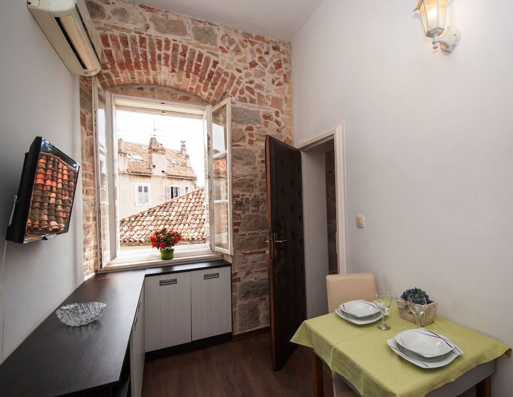 undefined Apartments Angie 9