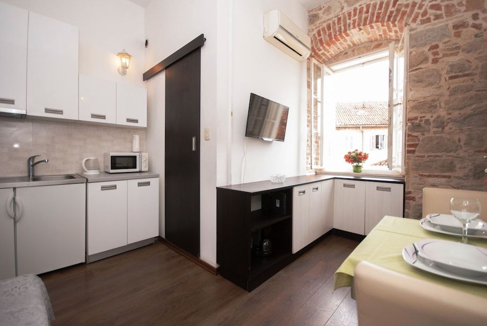 undefined Apartments Angie 10