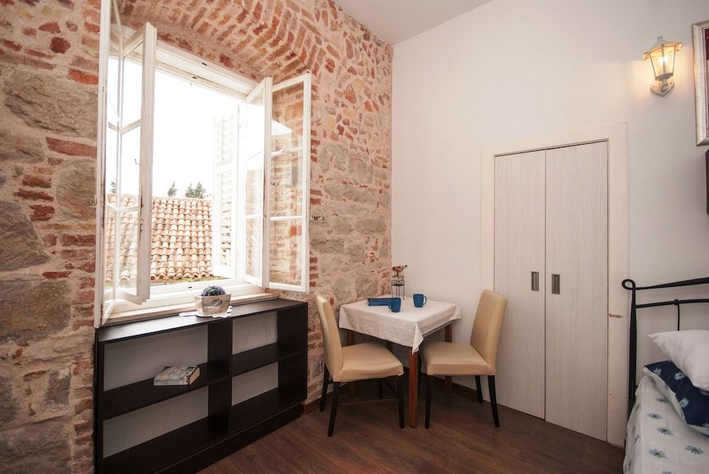 undefined Apartments Angie 6