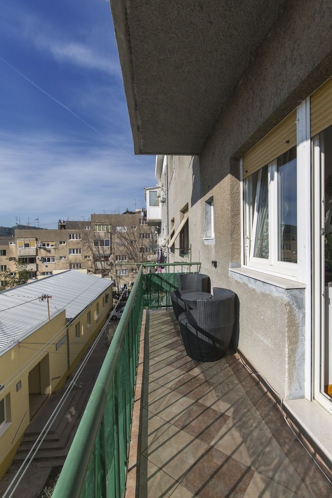 undefined Tifani Apartment 8