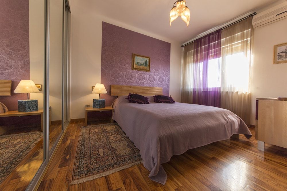 undefined Tifani Apartment