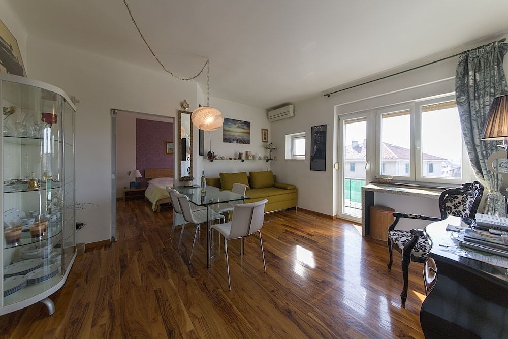 undefined Tifani Apartment 4