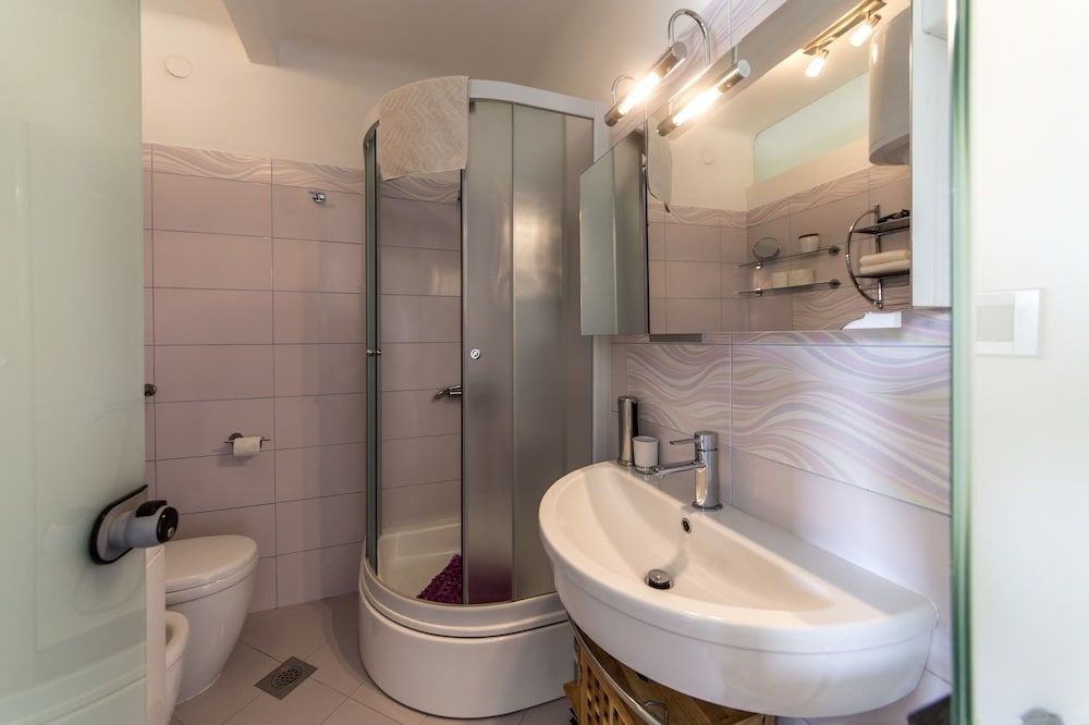undefined Tifani Apartment 9