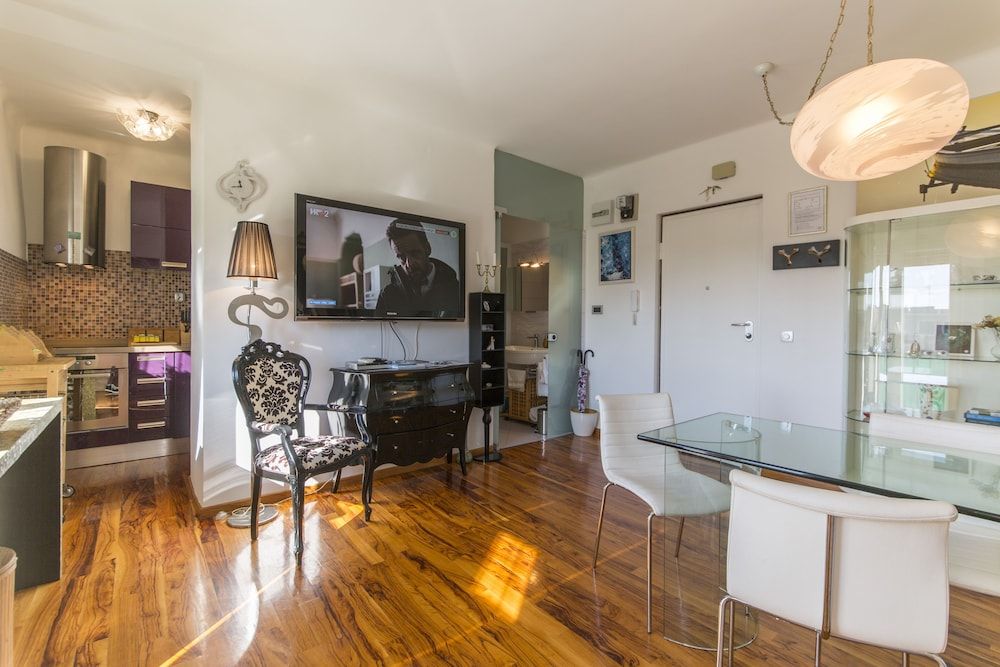 undefined Tifani Apartment 6