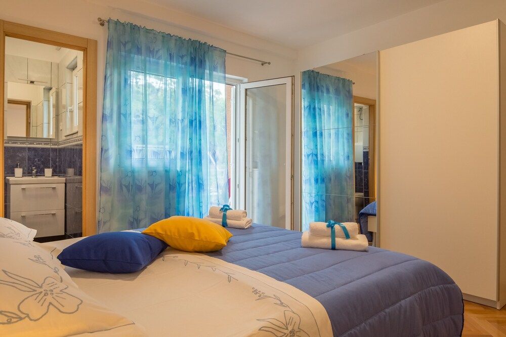 undefined Apartments Ena 6