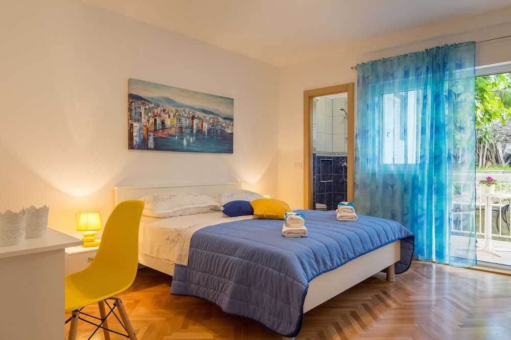 undefined Apartments Ena 5