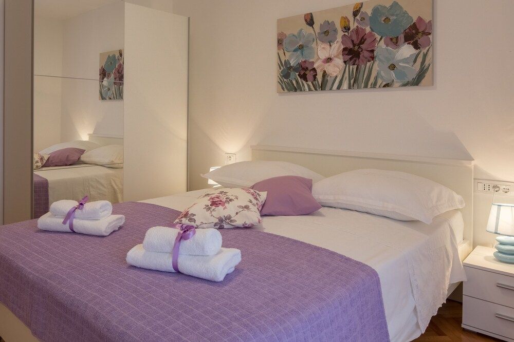 undefined Apartments Ena 3