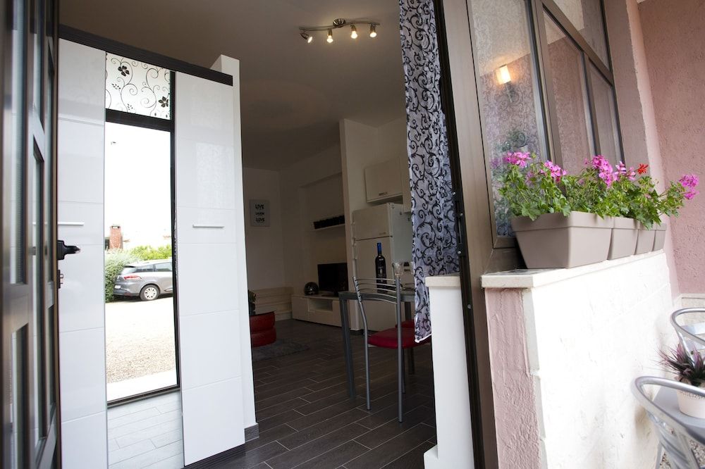 undefined Apartments Silver Tree 8