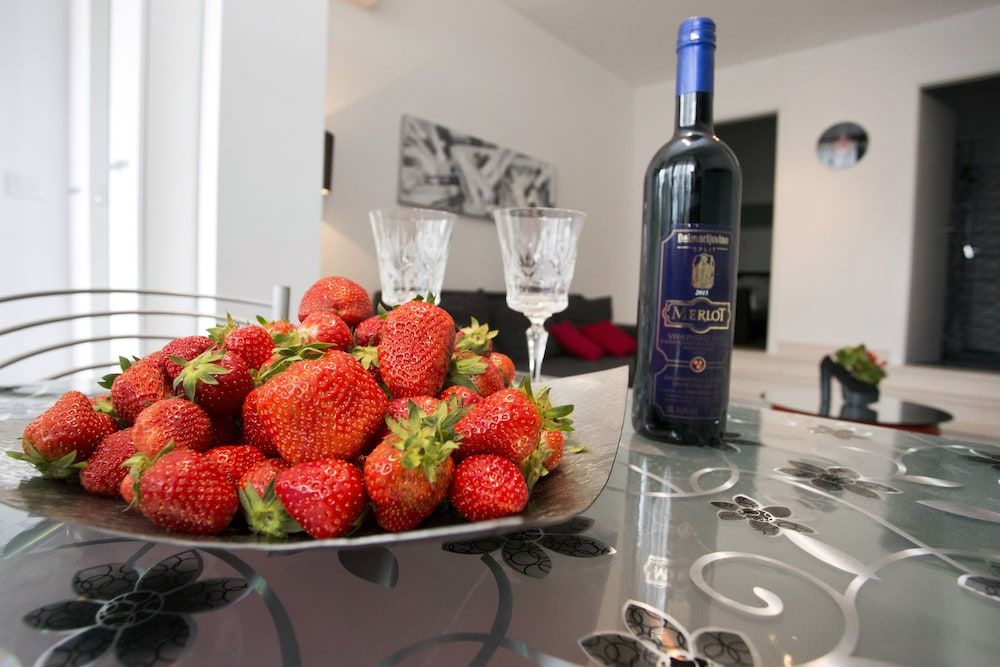 Apartments Silver Tree Apartment 10