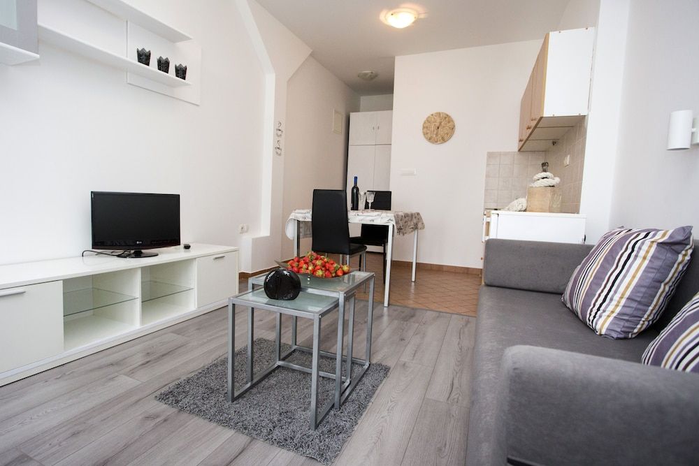 Apartments Silver Tree Studio 6