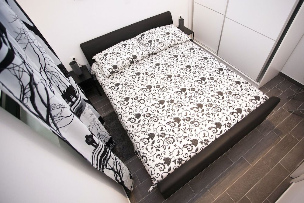 undefined Apartments Silver Tree 5