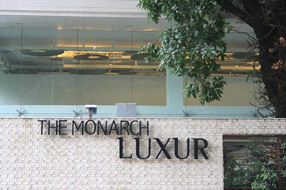 undefined Monarch Luxur 2