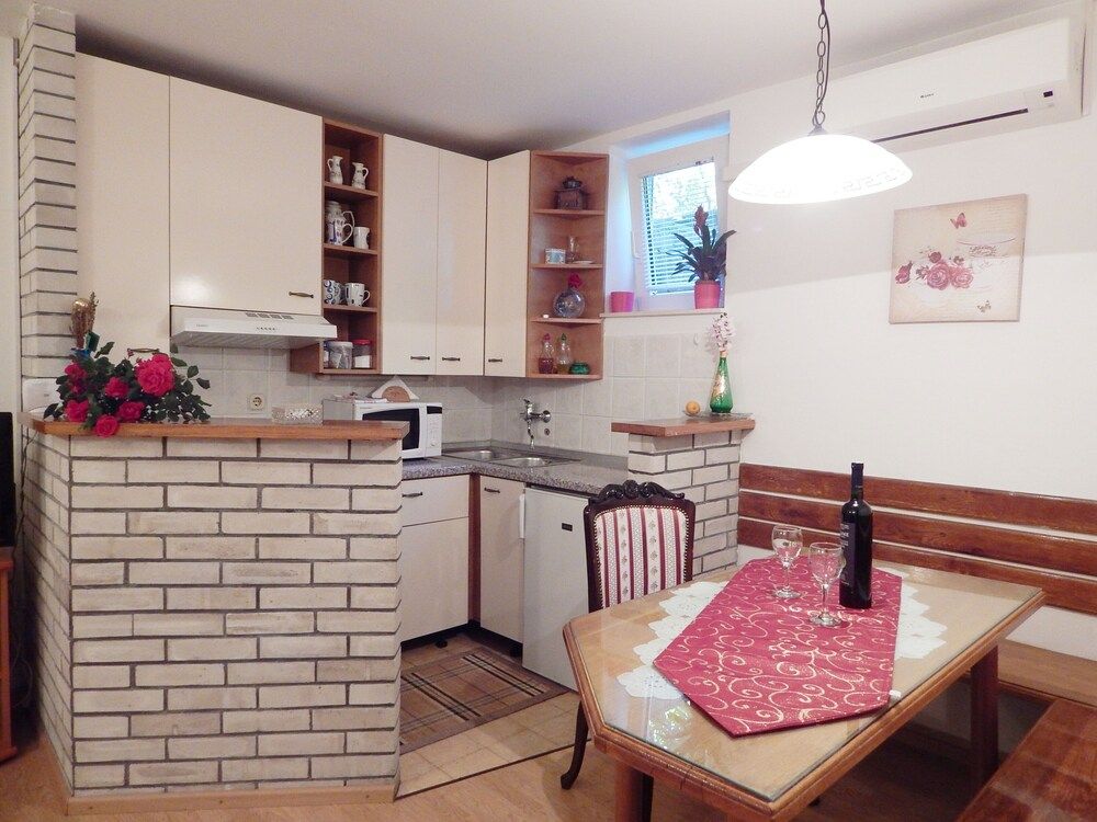 Apartments Emi Apartment, 1 Bedroom, Garden View 6