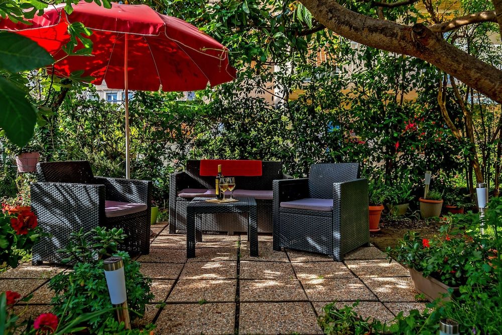 undefined Apartments Emi 2