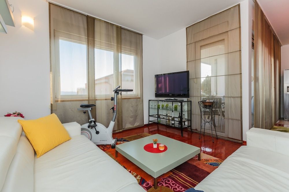 Apartments Zenta Deluxe Apartment, 3 Bedrooms, Balcony 4
