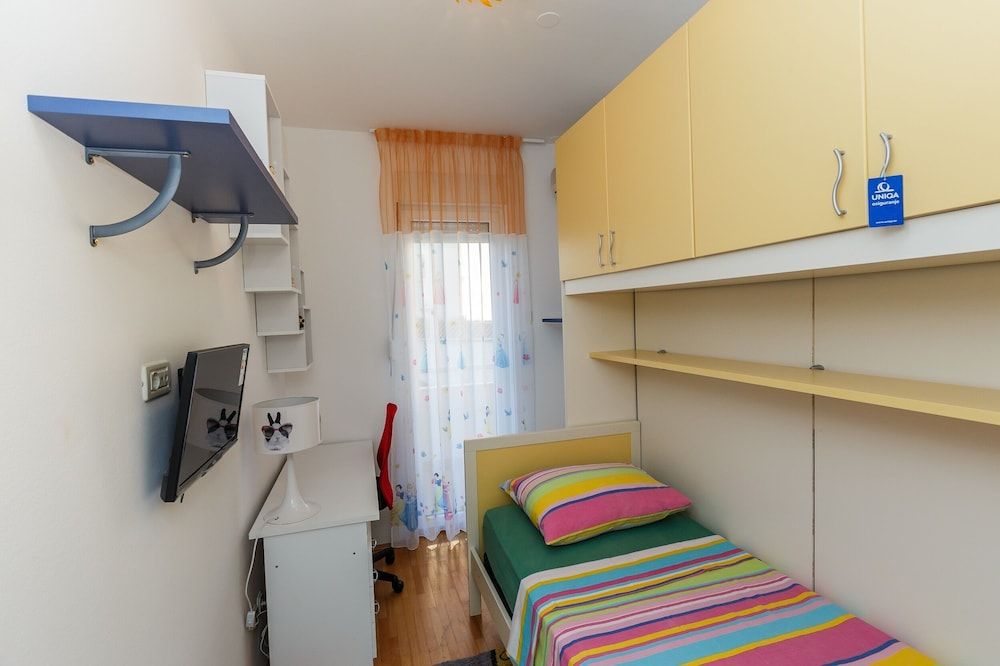 Apartments Zenta Deluxe Apartment, 3 Bedrooms, Balcony 9