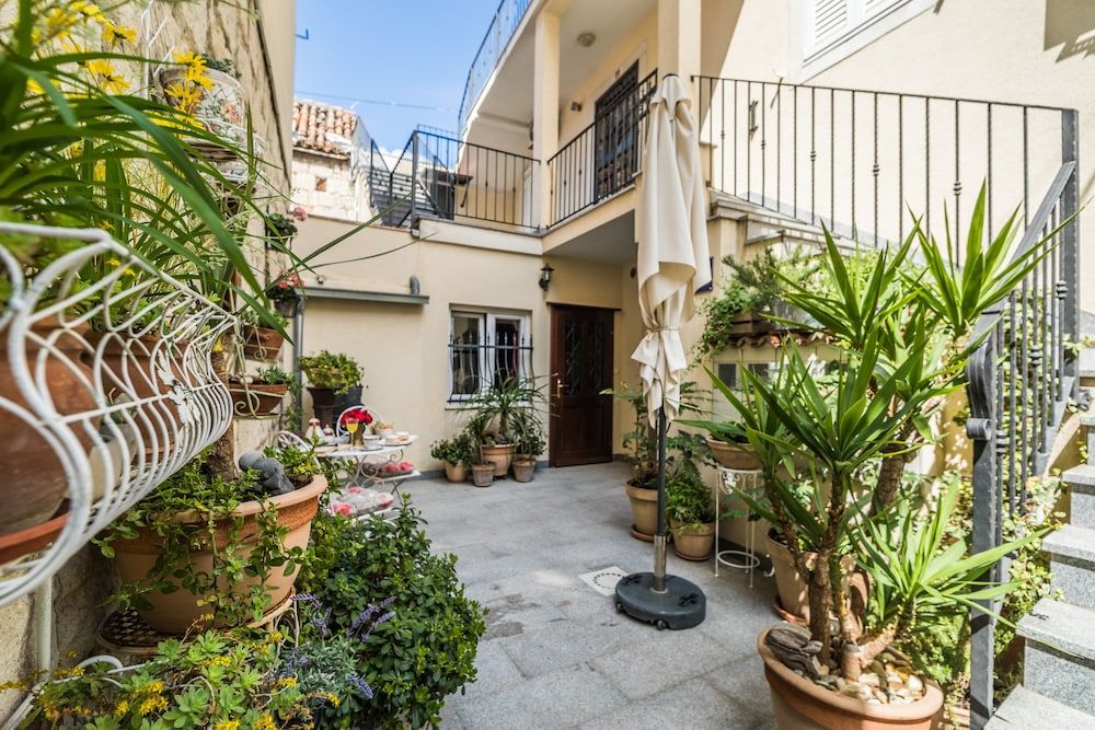 undefined Emperor's Suites 3