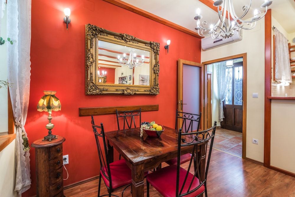 undefined Emperor's Suites 10