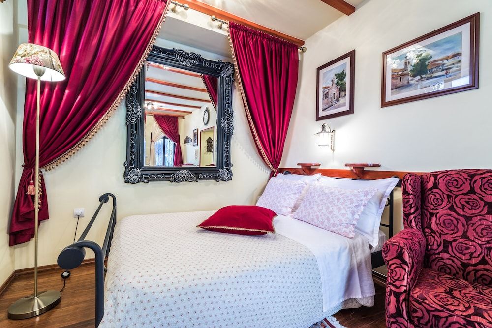 Emperor's Suites Studio Suite 2