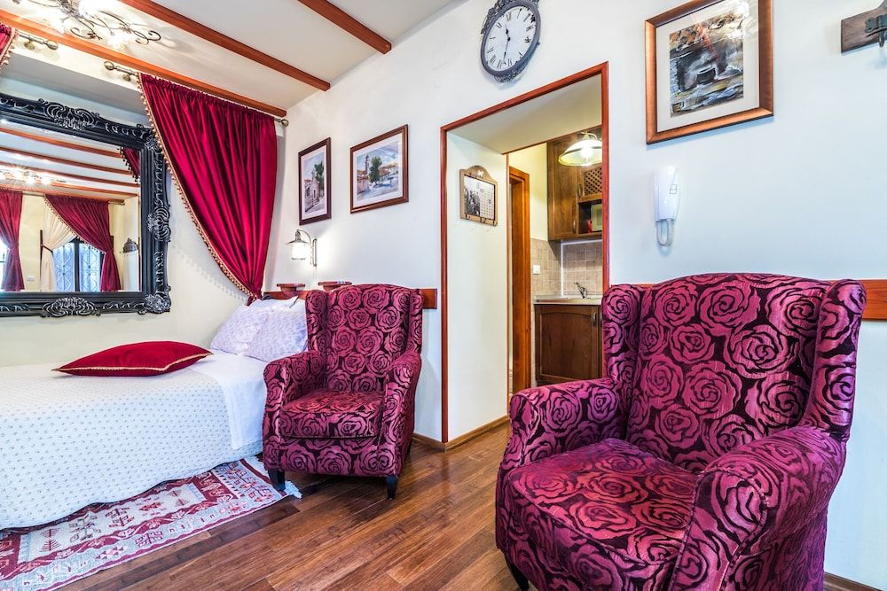 Emperor's Suites Studio Suite 3