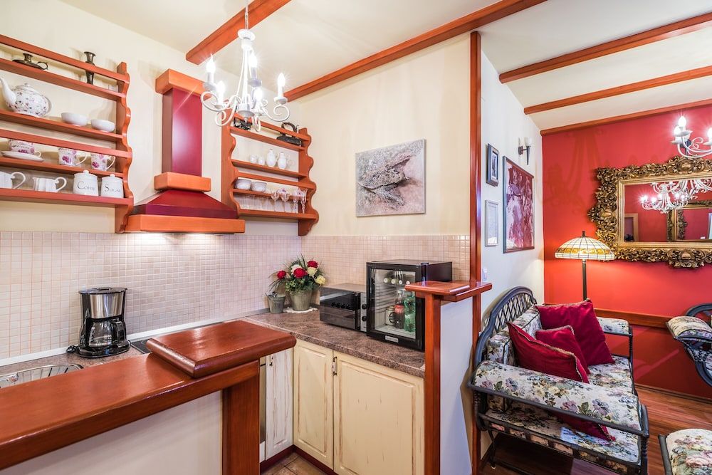 undefined Emperor's Suites 9