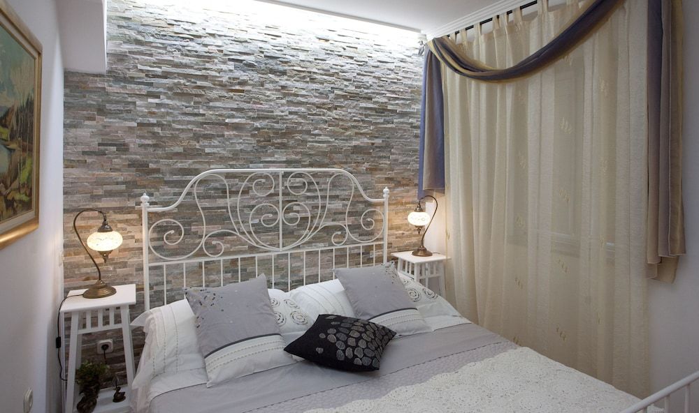 undefined Split Theatre Apartments 3