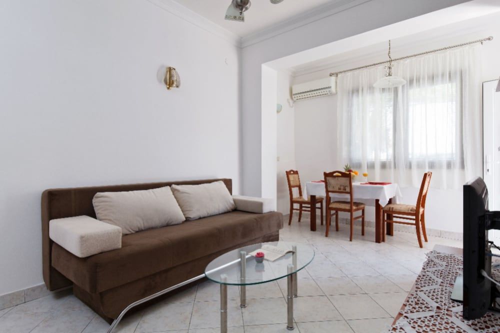 Tihi Val Apartments Apartment, 1 Bedroom (1) 9