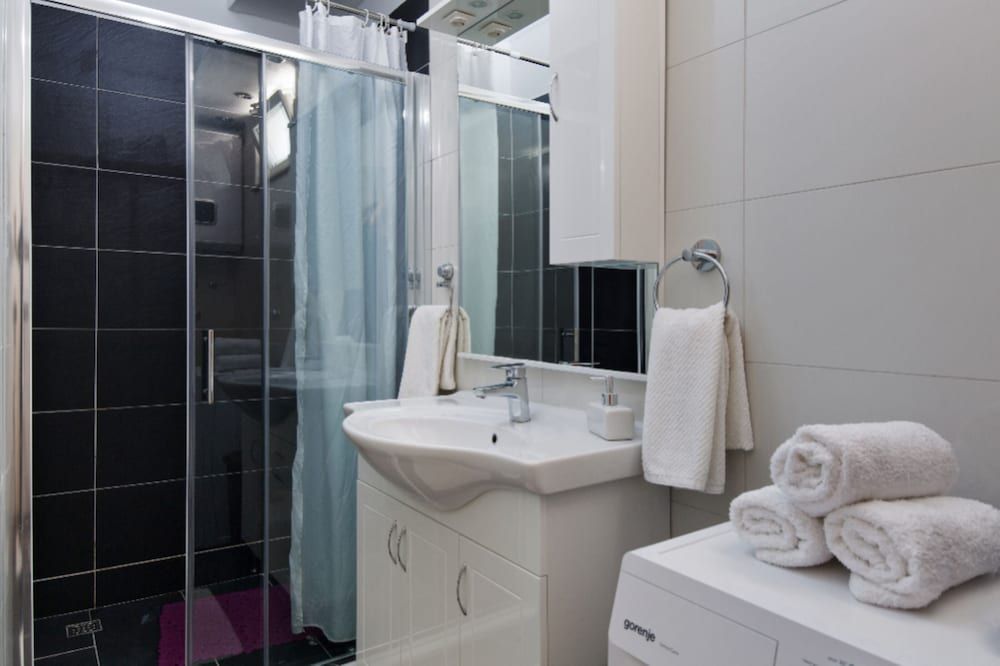 Tihi Val Apartments Apartment, 1 Bedroom, Terrace (2) 17